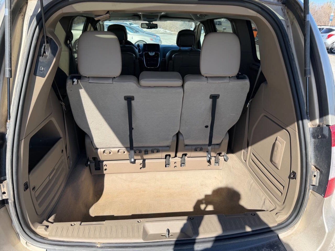 Used 2013 Chrysler Town & Country Touring-L w/ Driver Convenience Group FWD image 19