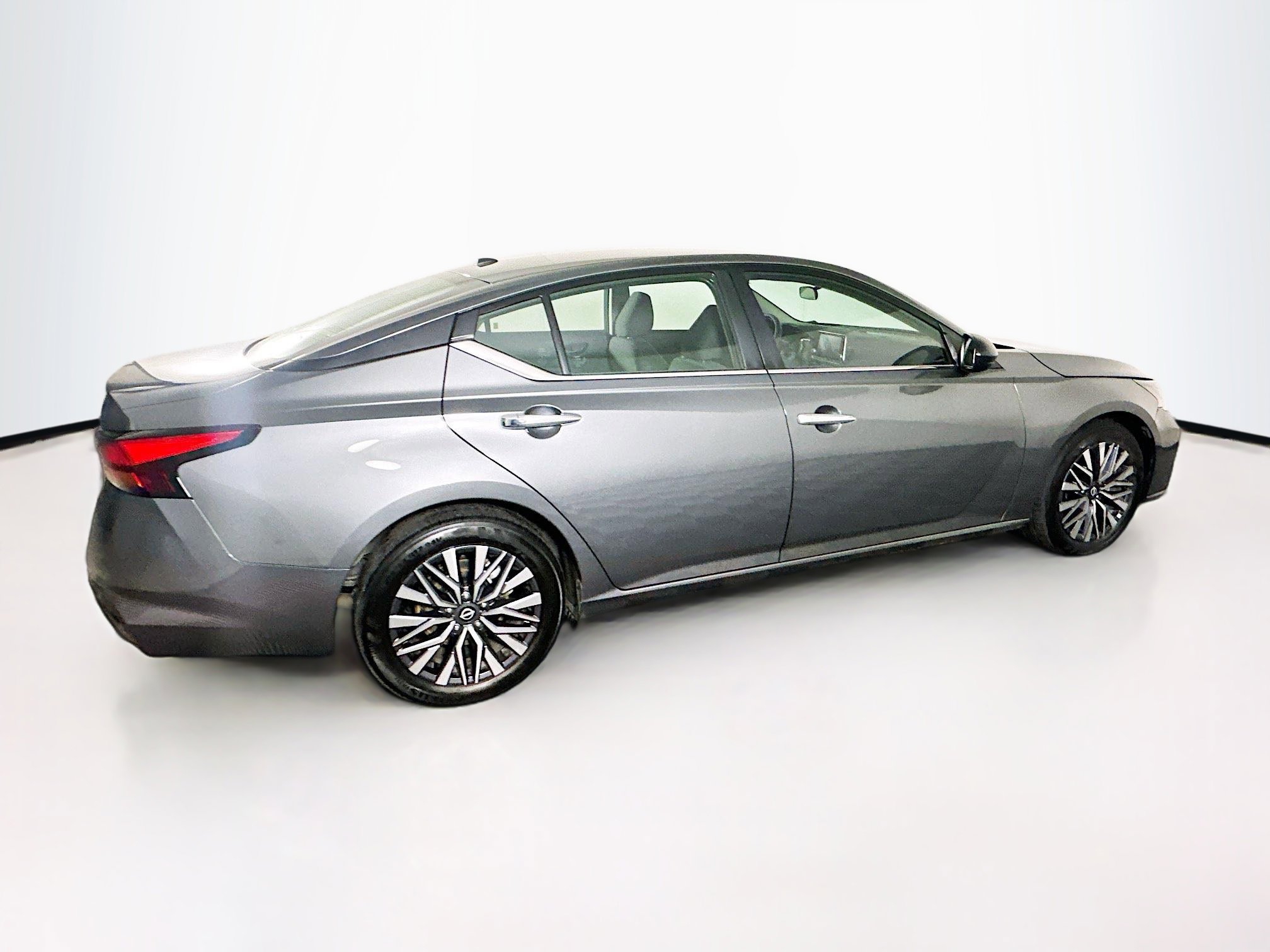 Used 2025 Nissan Altima 2.5 SV image 10