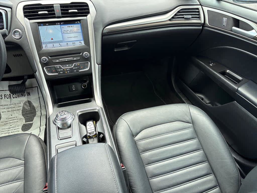 Used 2017 Ford Fusion Energi SE FWD image 5