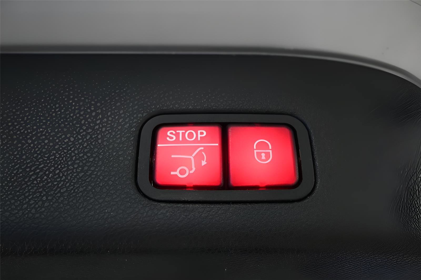 Used 2018 Mercedes-Benz GLS 450 4MATIC w/ Premium Package image 17