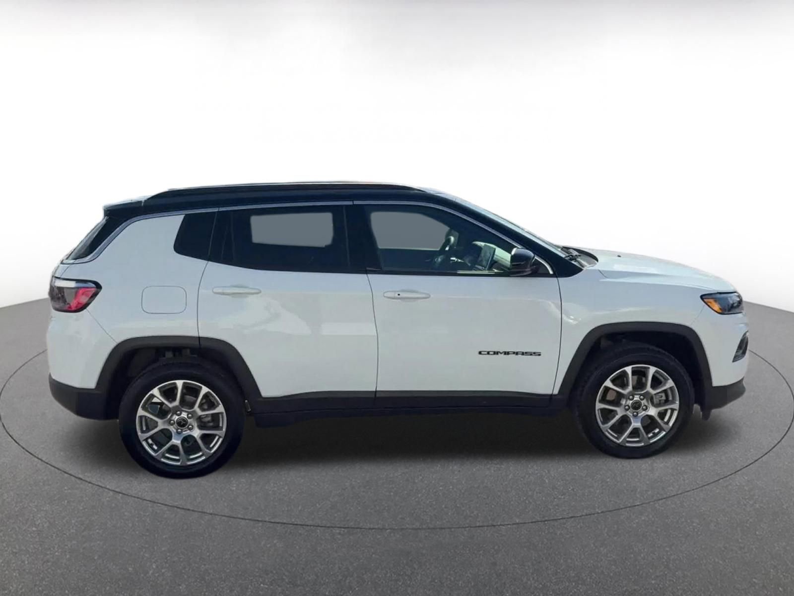 Used 2025 Jeep Compass Limited AWD/4WD image 16