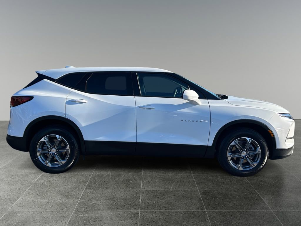 Used 2025 Chevrolet Blazer LT image 8