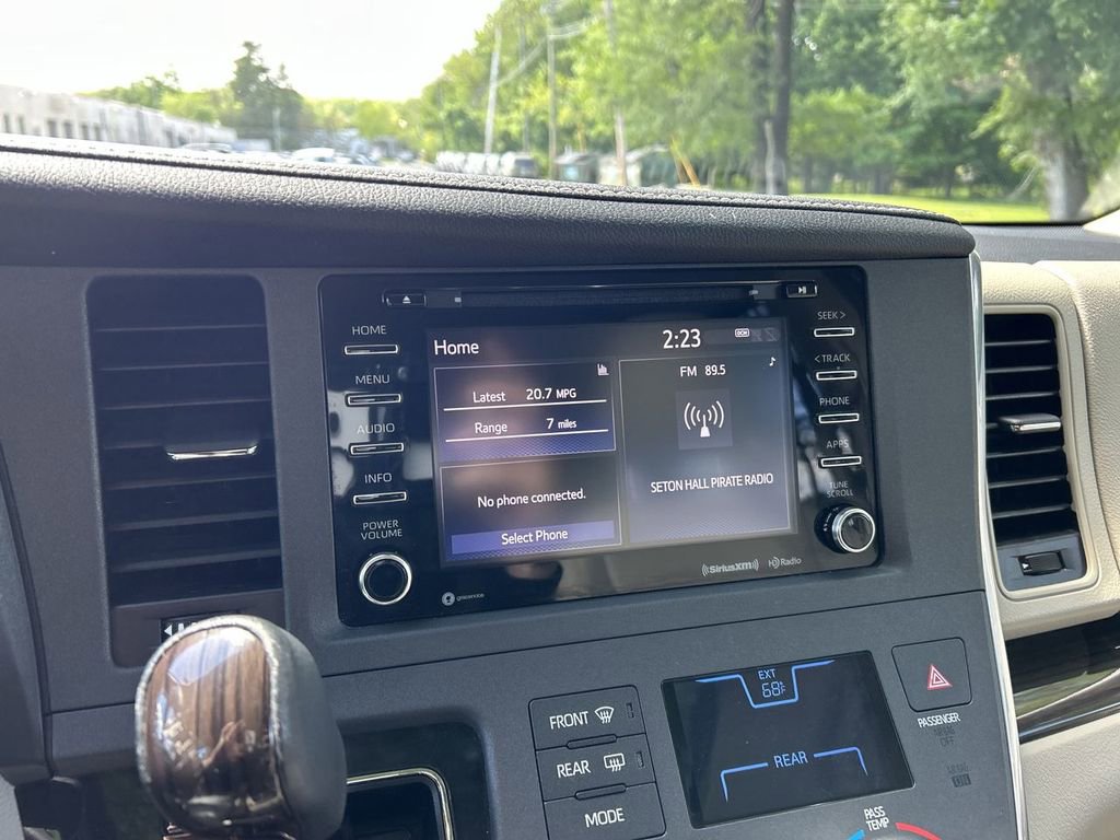 Used 2018 Toyota Sienna XLE FWD image 20