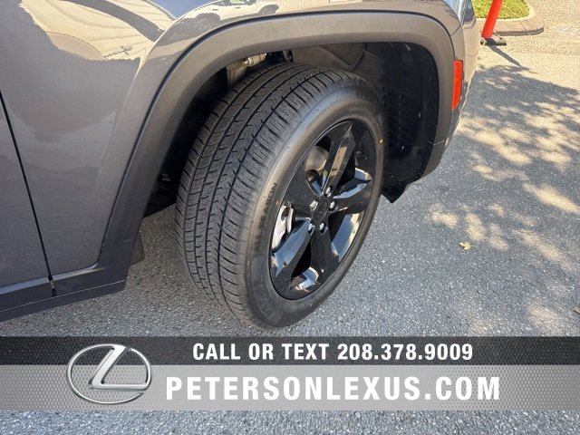 Used 2023 Jeep Grand Cherokee L Laredo image 10