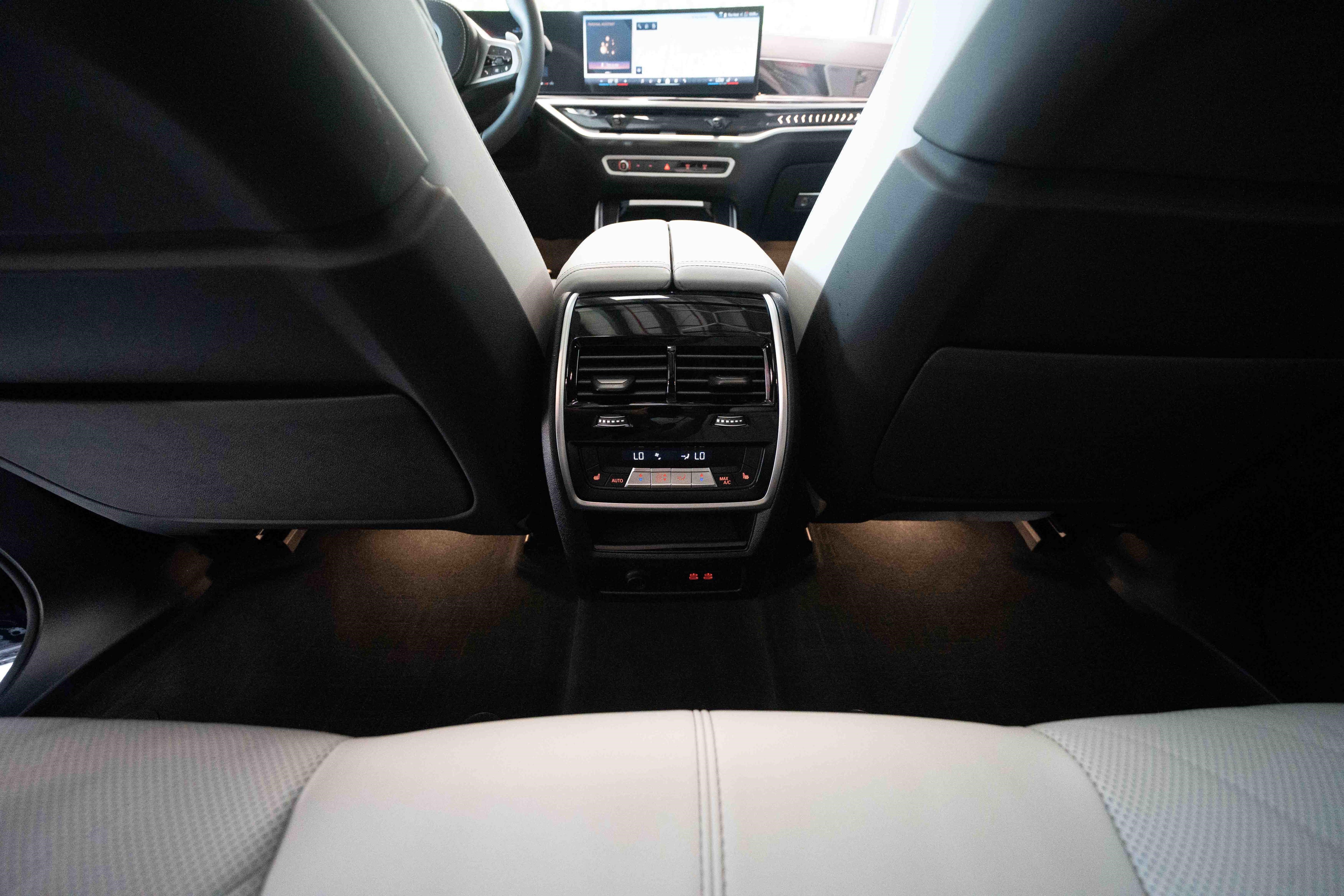 Used 2026 BMW X5 xDrive40i w/ M Sport Package AWD/4WD image 22