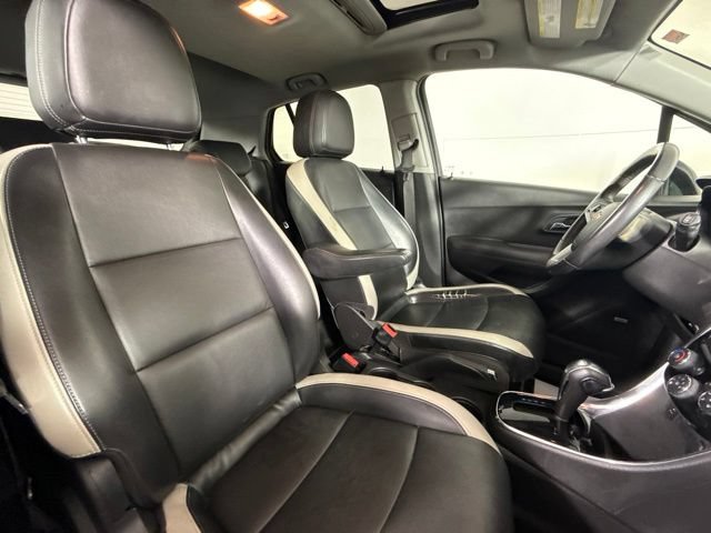 Used 2018 Chevrolet Trax Premier w/ Midnight Edition FWD image 31