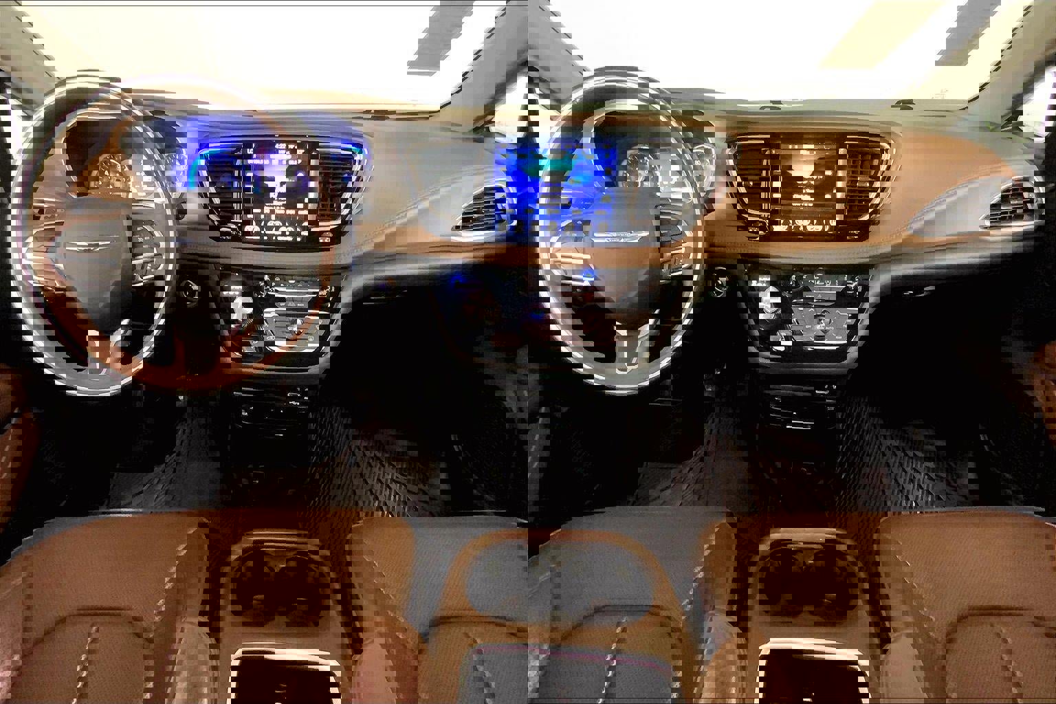 Used 2017 Chrysler Pacifica Limited image 15