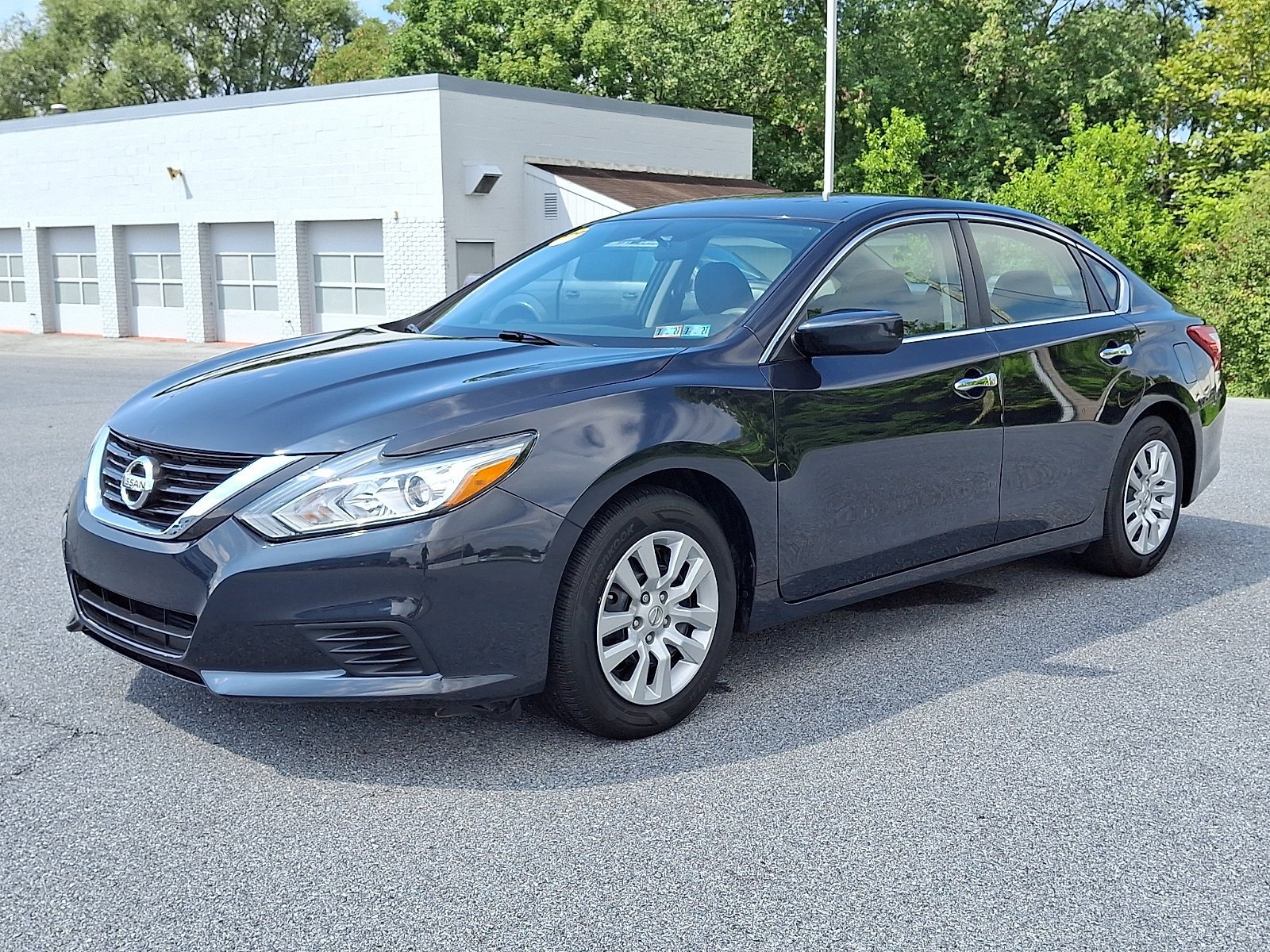 Used 2017 Nissan Altima 2.5 S w/ Power Driver Seat Package FWD image 3