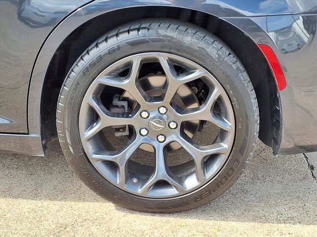 Used 2019 Chrysler 300 S image 20