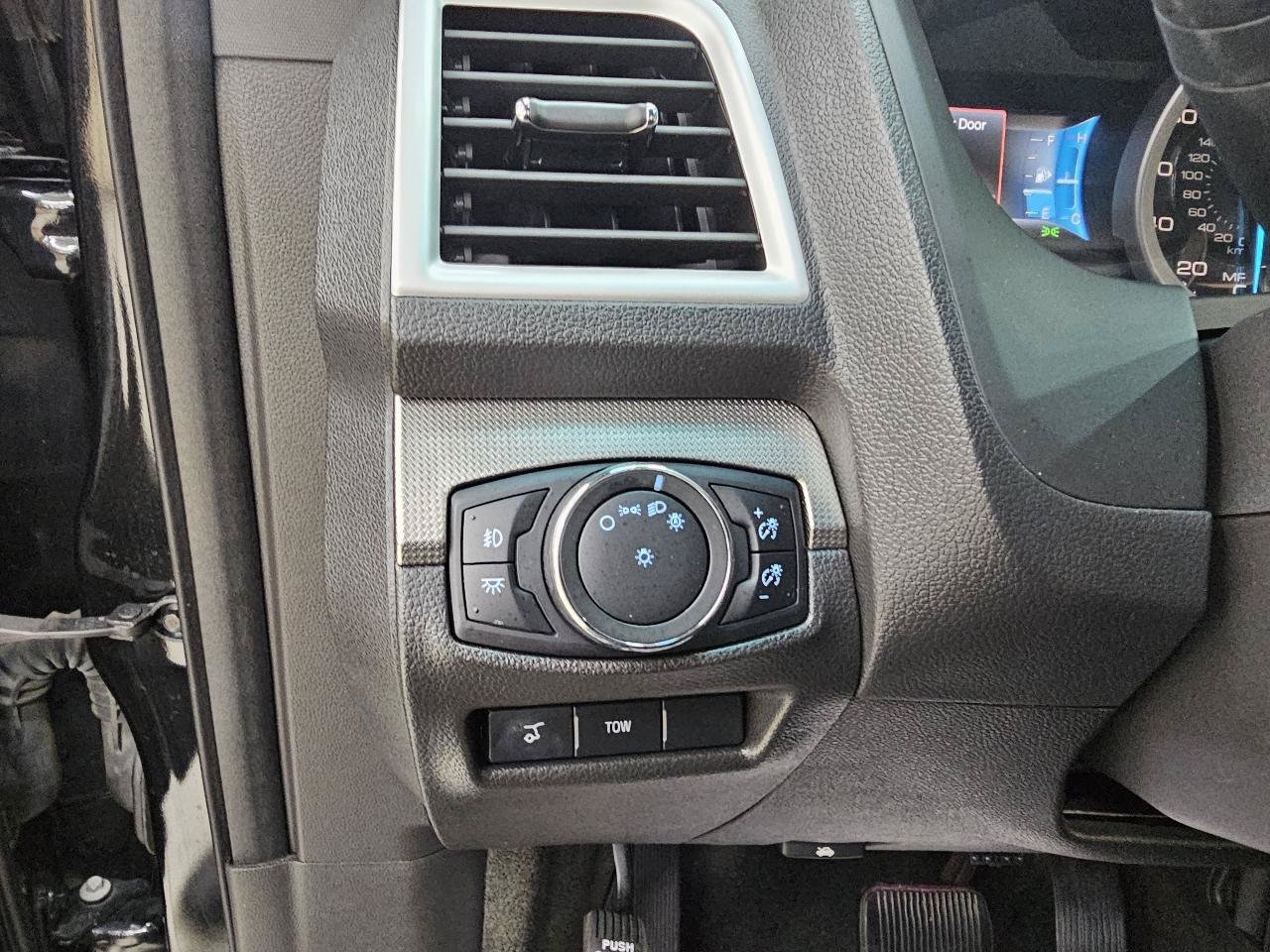 Used 2015 Ford Explorer Sport w/ Equipment Group 401A AWD/4WD image 40