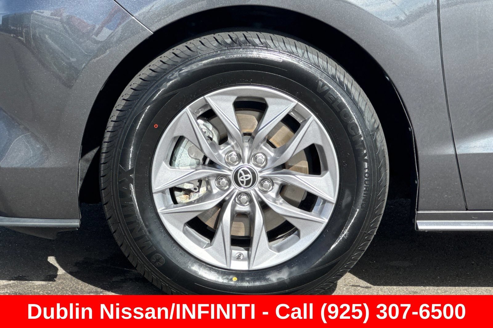 Used 2025 Toyota Sienna XLE FWD image 44