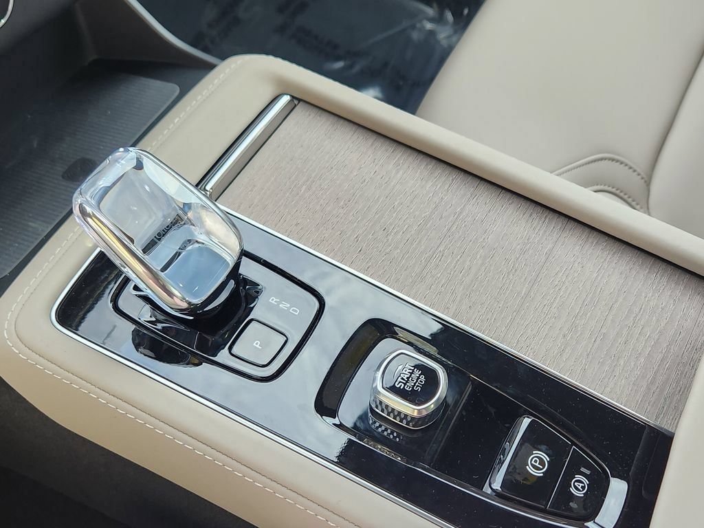 New 2026 Volvo XC90 B6 Plus w/ Protection Package Premier AWD/4WD image 19