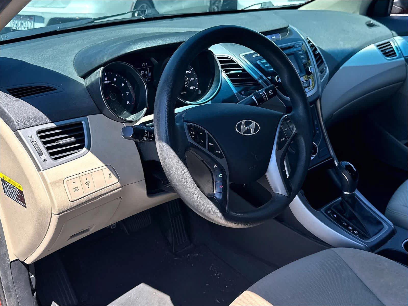 Used 2016 Hyundai Elantra SE w/ Option Group 02 FWD image 16