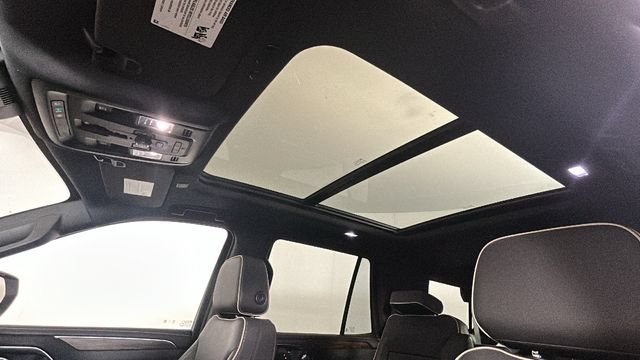 Used 2023 Chevrolet Tahoe Premier AWD/4WD image 11