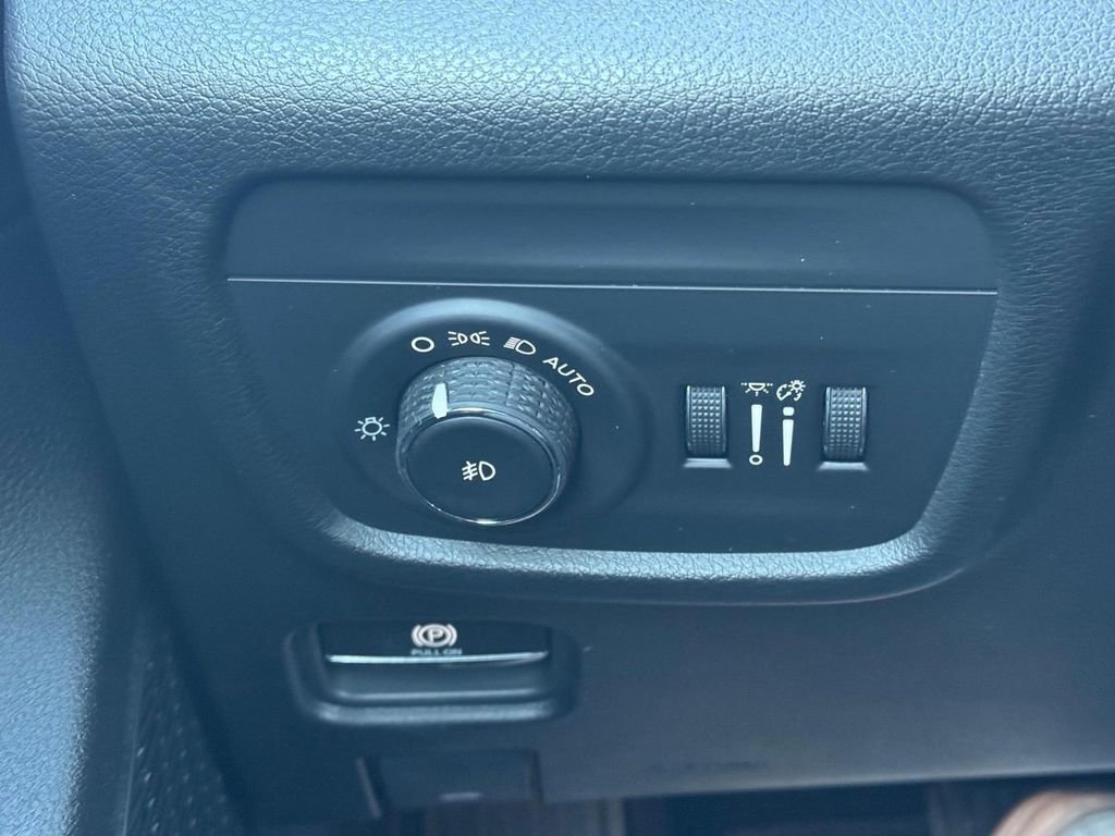 New 2025 Jeep Grand Cherokee Limited w/ Luxury Tech Group II image 22