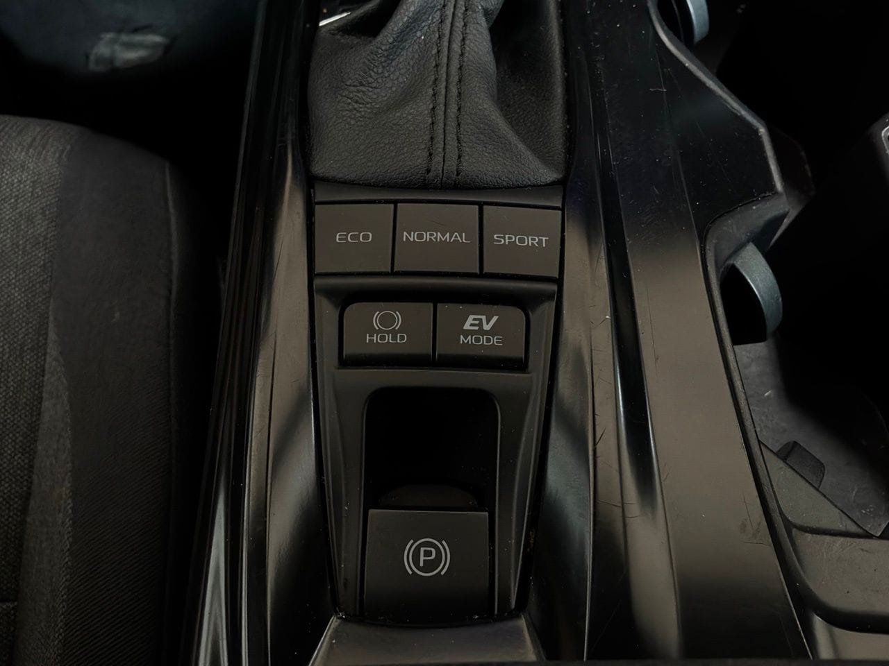 Used 2025 Toyota Camry LE FWD image 25