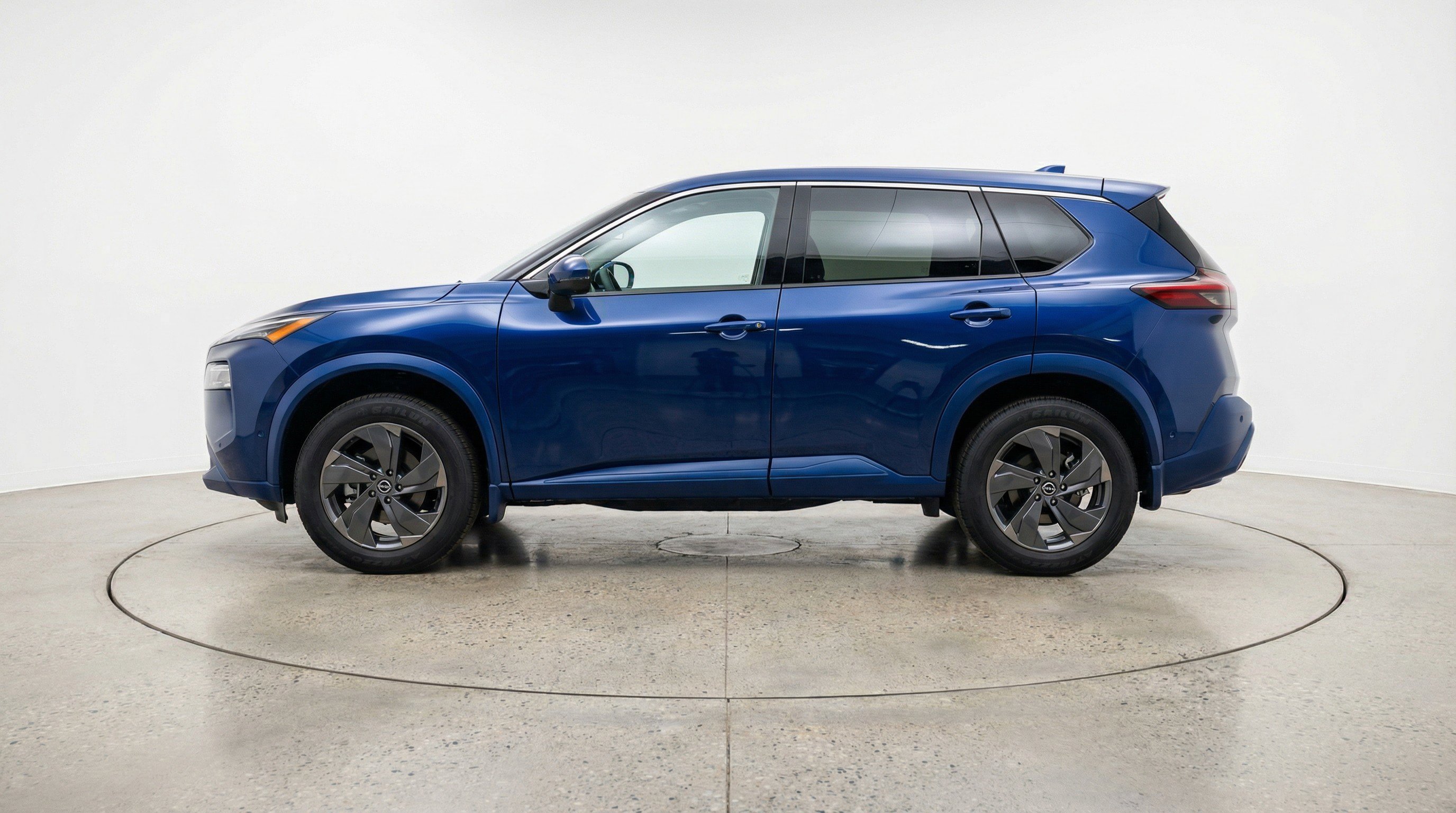 Used 2025 Nissan Rogue SV FWD image 5