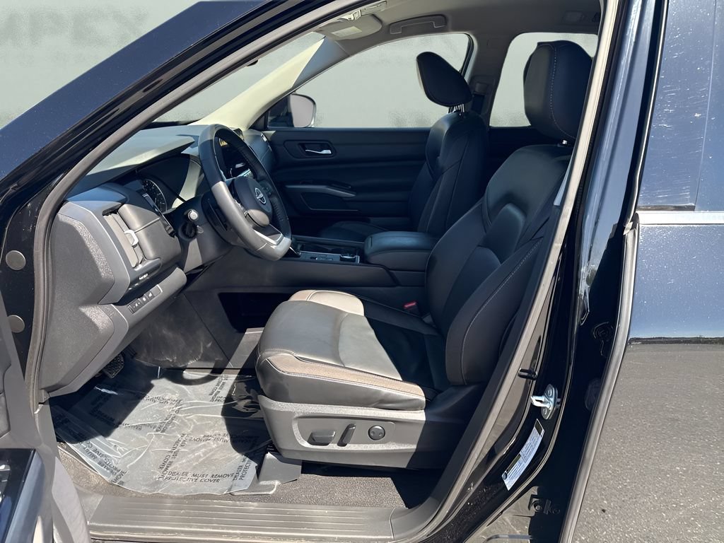 Used 2023 Nissan Pathfinder SL AWD/4WD image 9