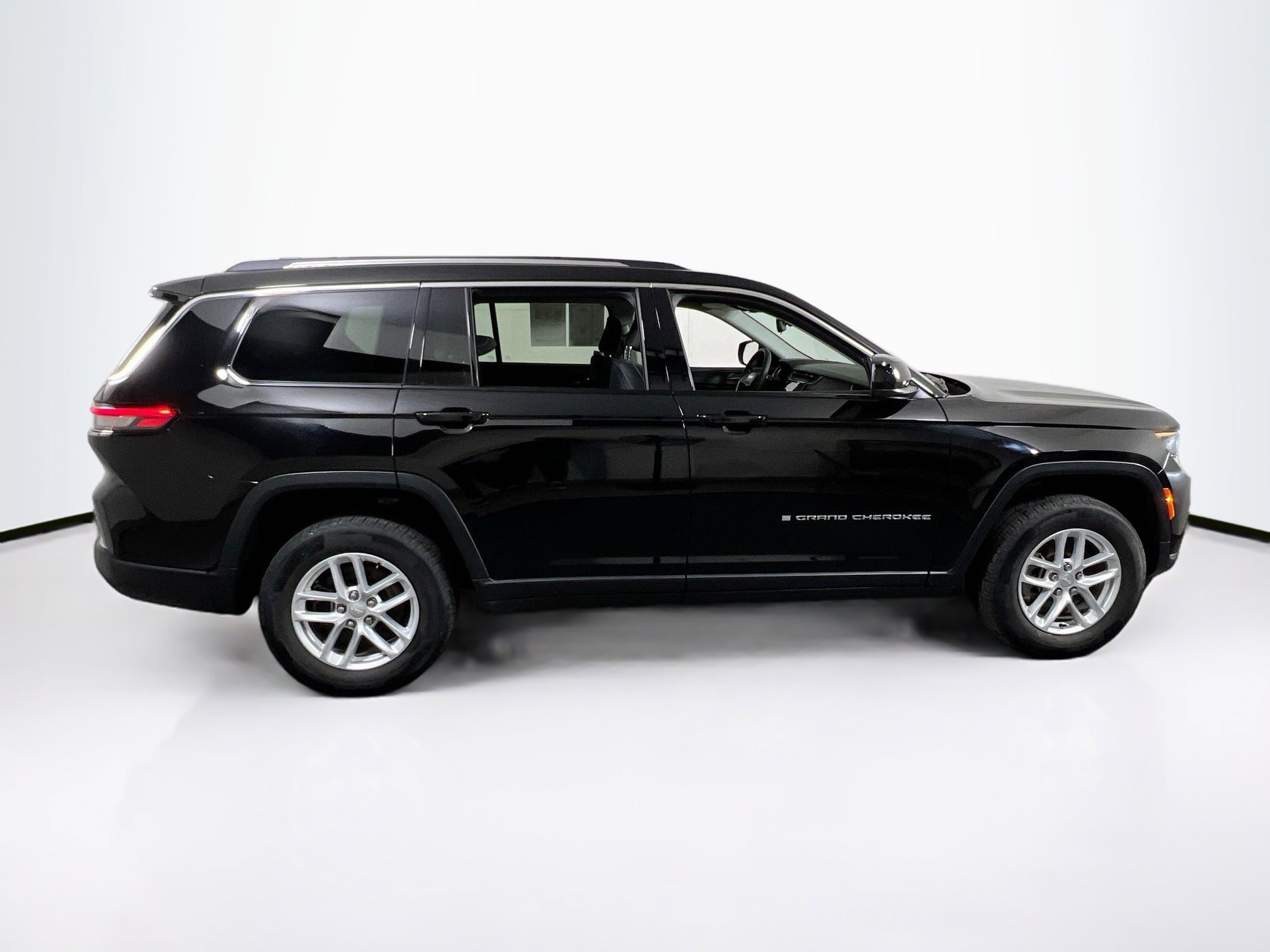 Used 2023 Jeep Grand Cherokee L Laredo AWD/4WD image 4