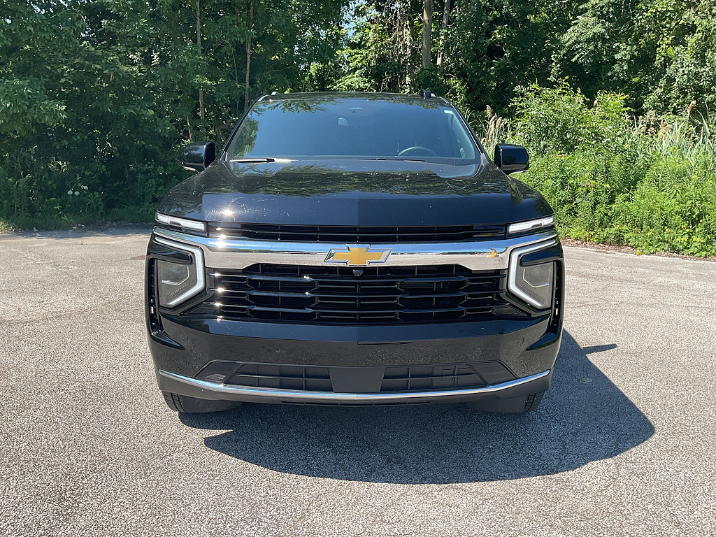 Used 2025 Chevrolet Tahoe LS AWD/4WD image 2