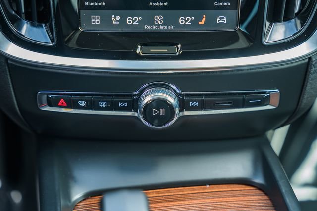 Used 2025 Volvo S60 B5 Plus image 23