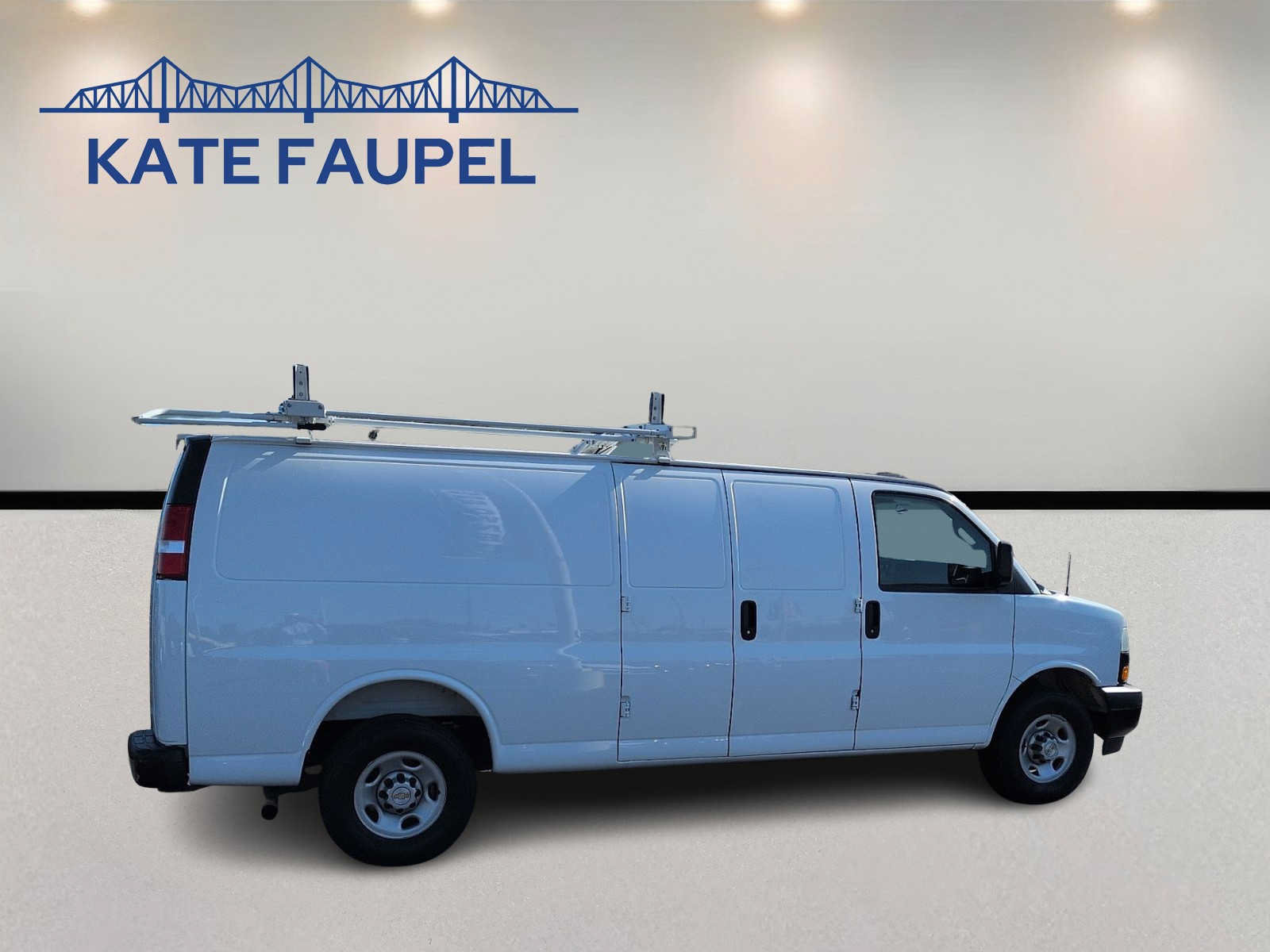 Used 2025 Chevrolet Express 3500 Extended w/ Driver Convenience Package RWD image 8
