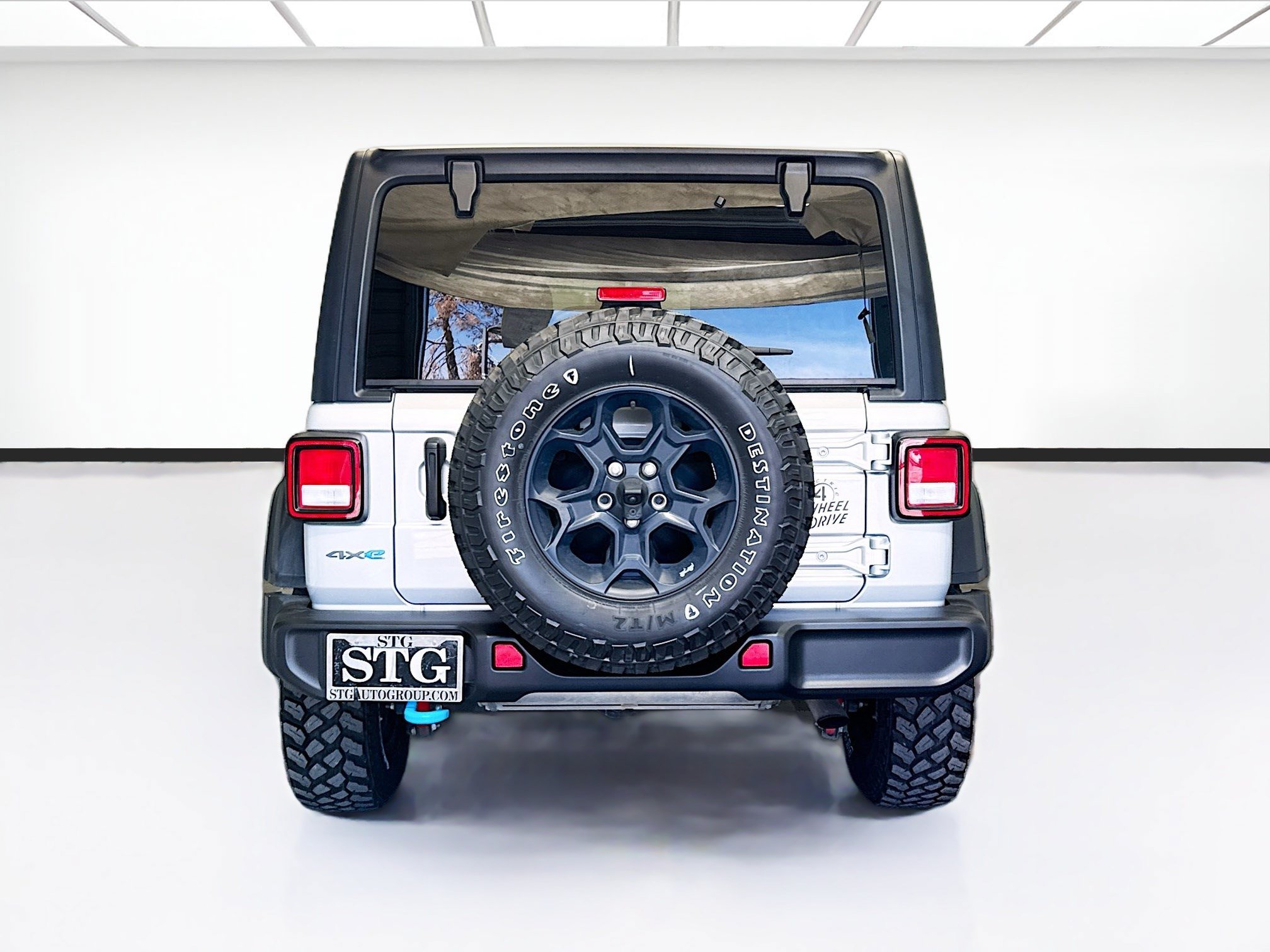 Used 2023 Jeep Wrangler Unlimited w/ Cold Weather Group AWD/4WD image 5