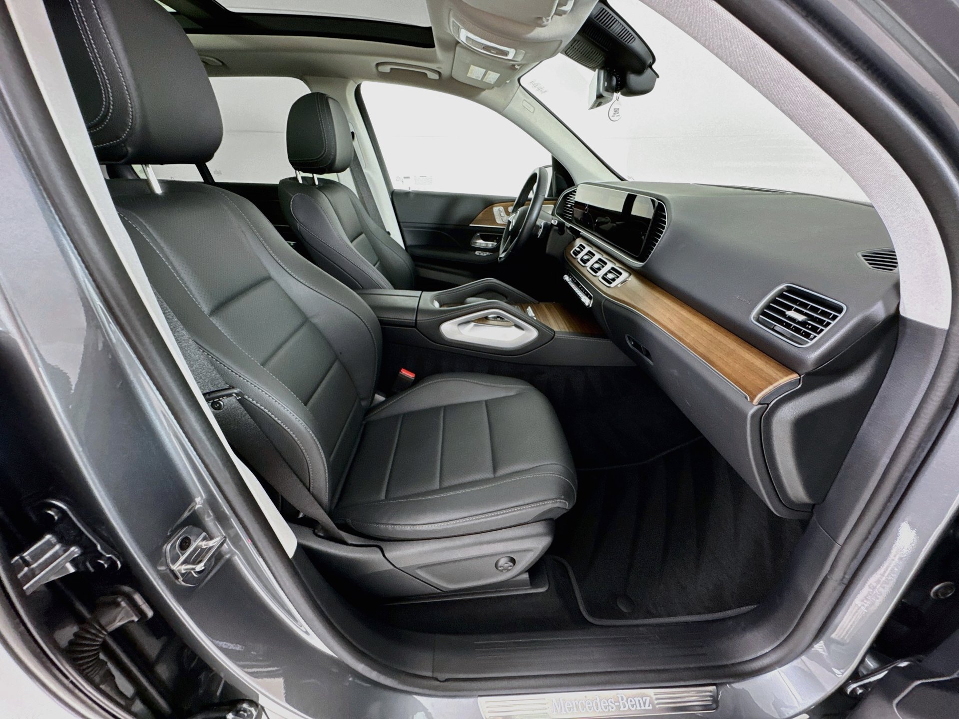 Certified 2025 Mercedes-Benz GLE 350 4MATIC image 31