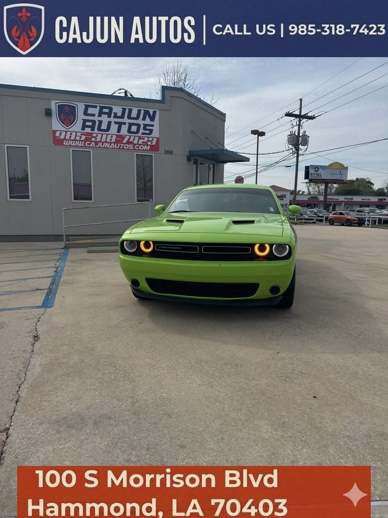 Used 2023 Dodge Challenger SXT image 2