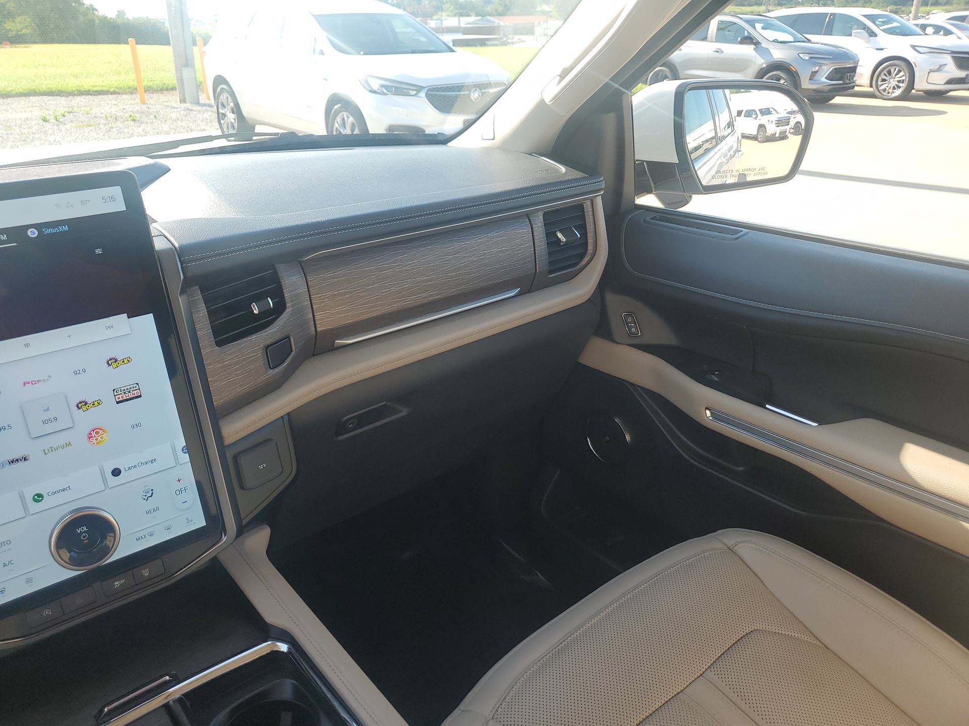 Used 2024 Ford Expedition Limited AWD/4WD image 11