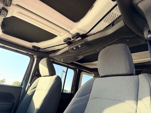 Used 2024 Jeep Wrangler Unlimited AWD/4WD image 15