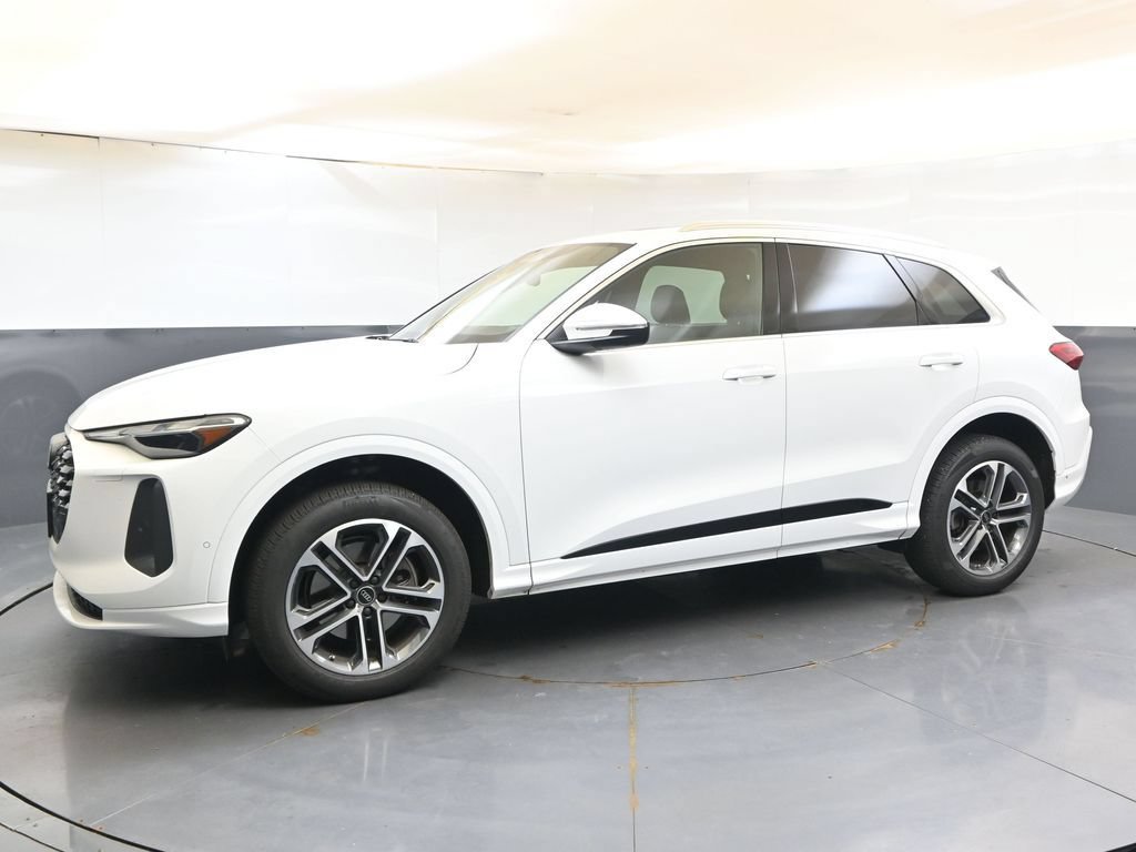 Certified 2025 Audi Q5 Premium w/ Convenience Package AWD/4WD image 2