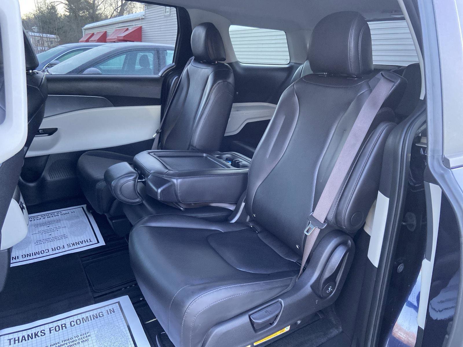 Used 2024 Kia Carnival LX image 25