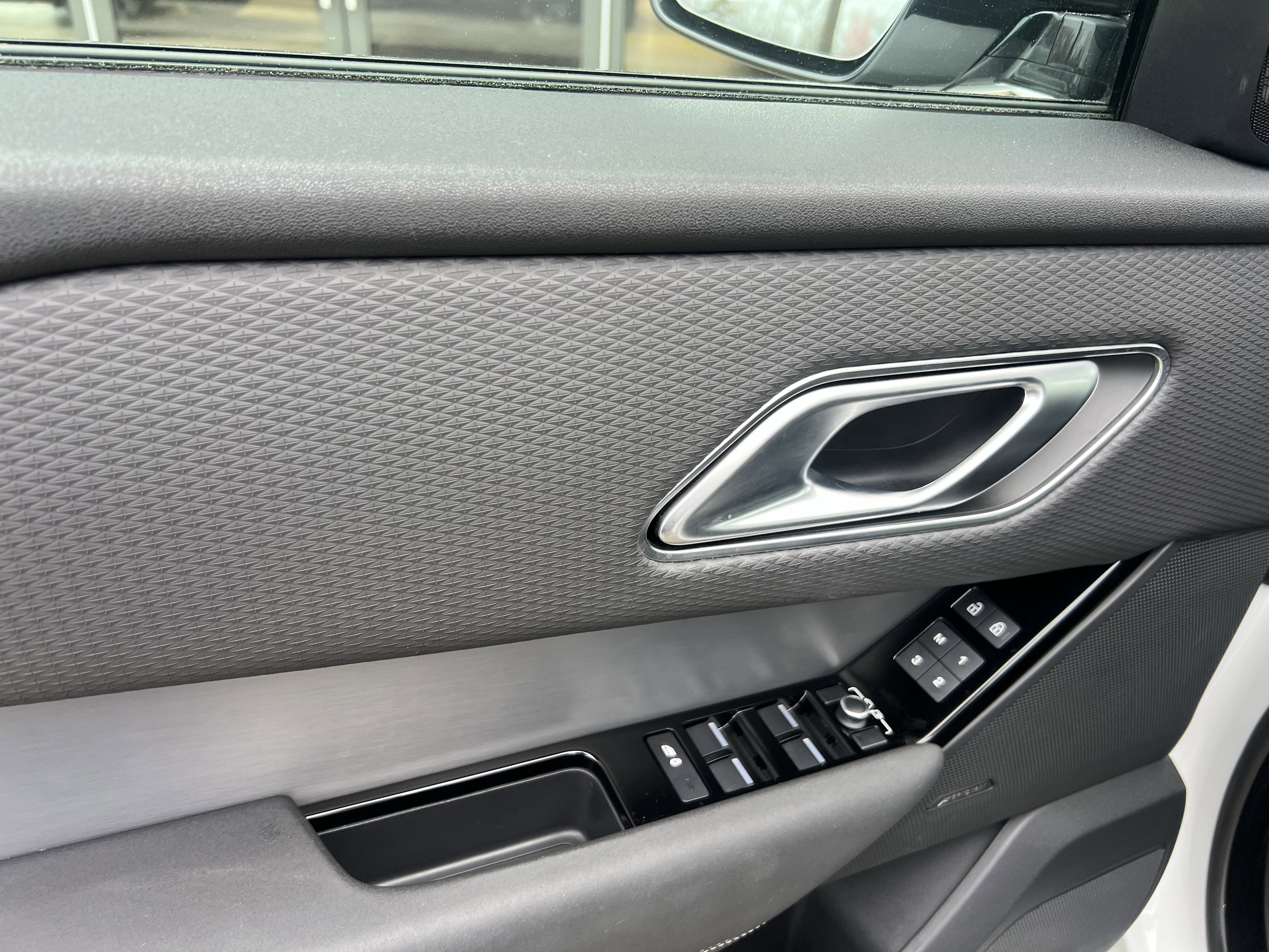 Certified 2023 Land Rover Range Rover Velar R-Dynamic S image 15