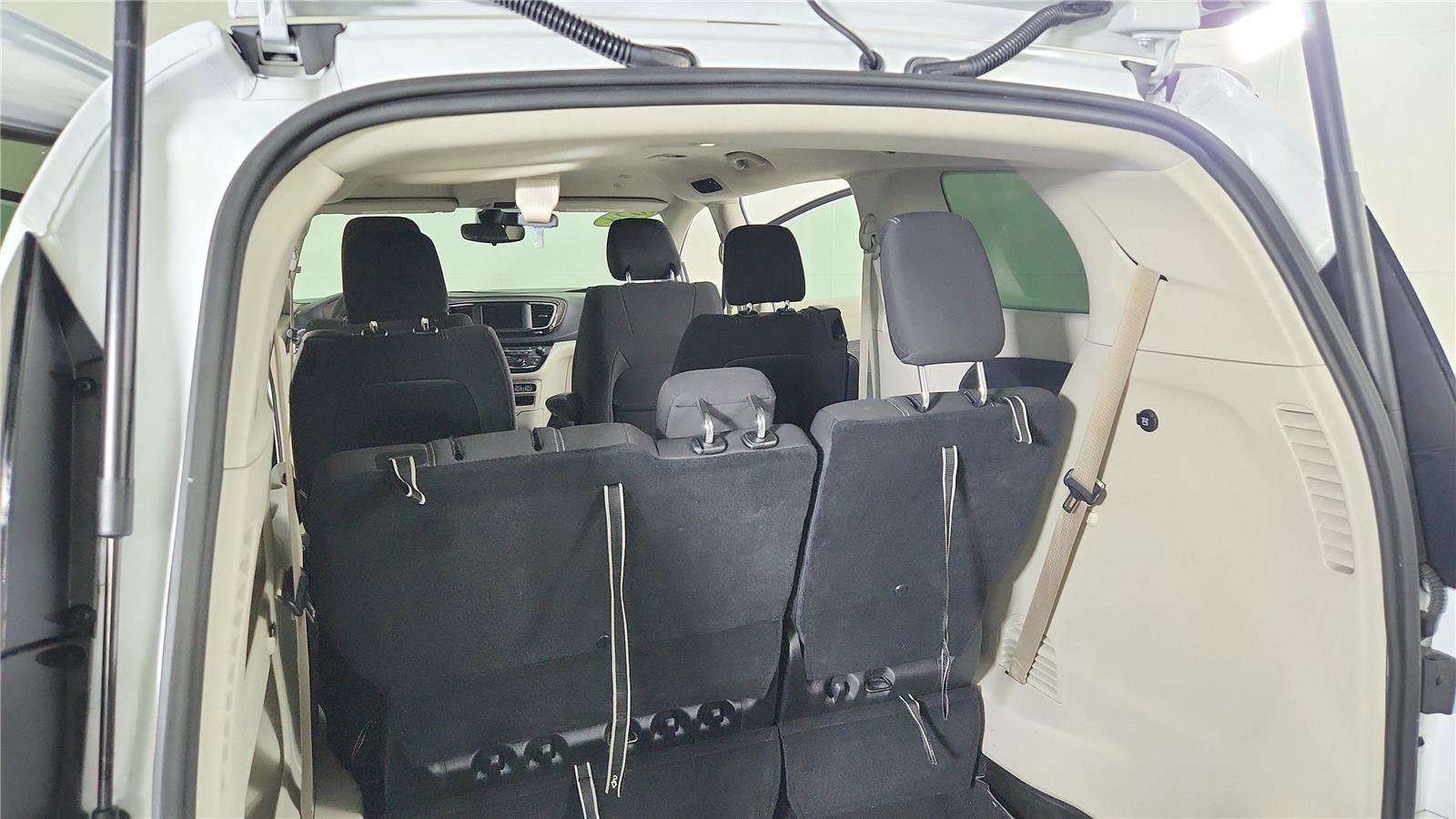 Used 2024 Chrysler Voyager LX FWD image 17