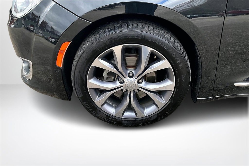 Used 2019 Chrysler Pacifica Limited w/ Tire & Wheel Group image 30