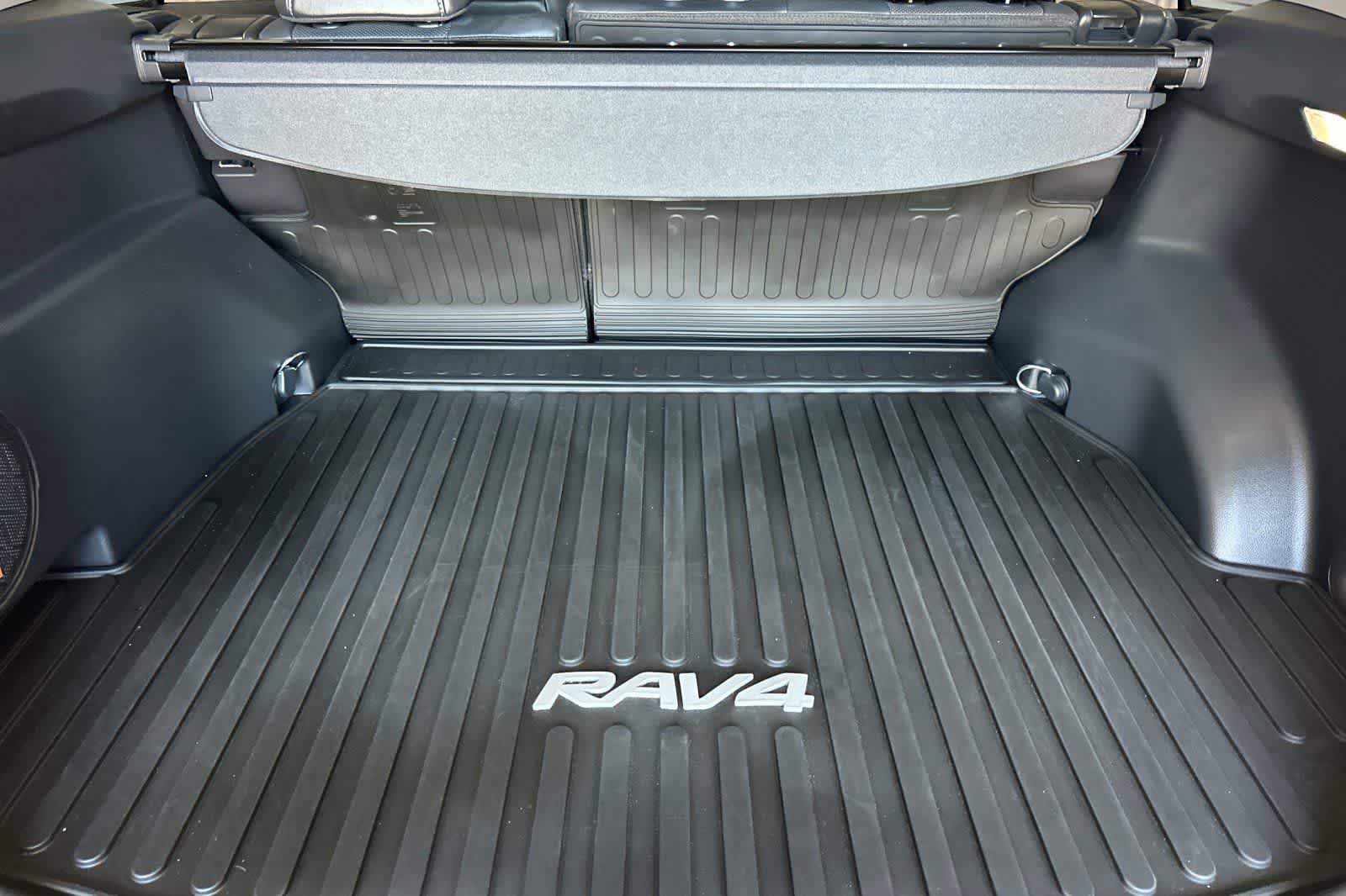 Used 2022 Toyota RAV4 Limited AWD/4WD image 17