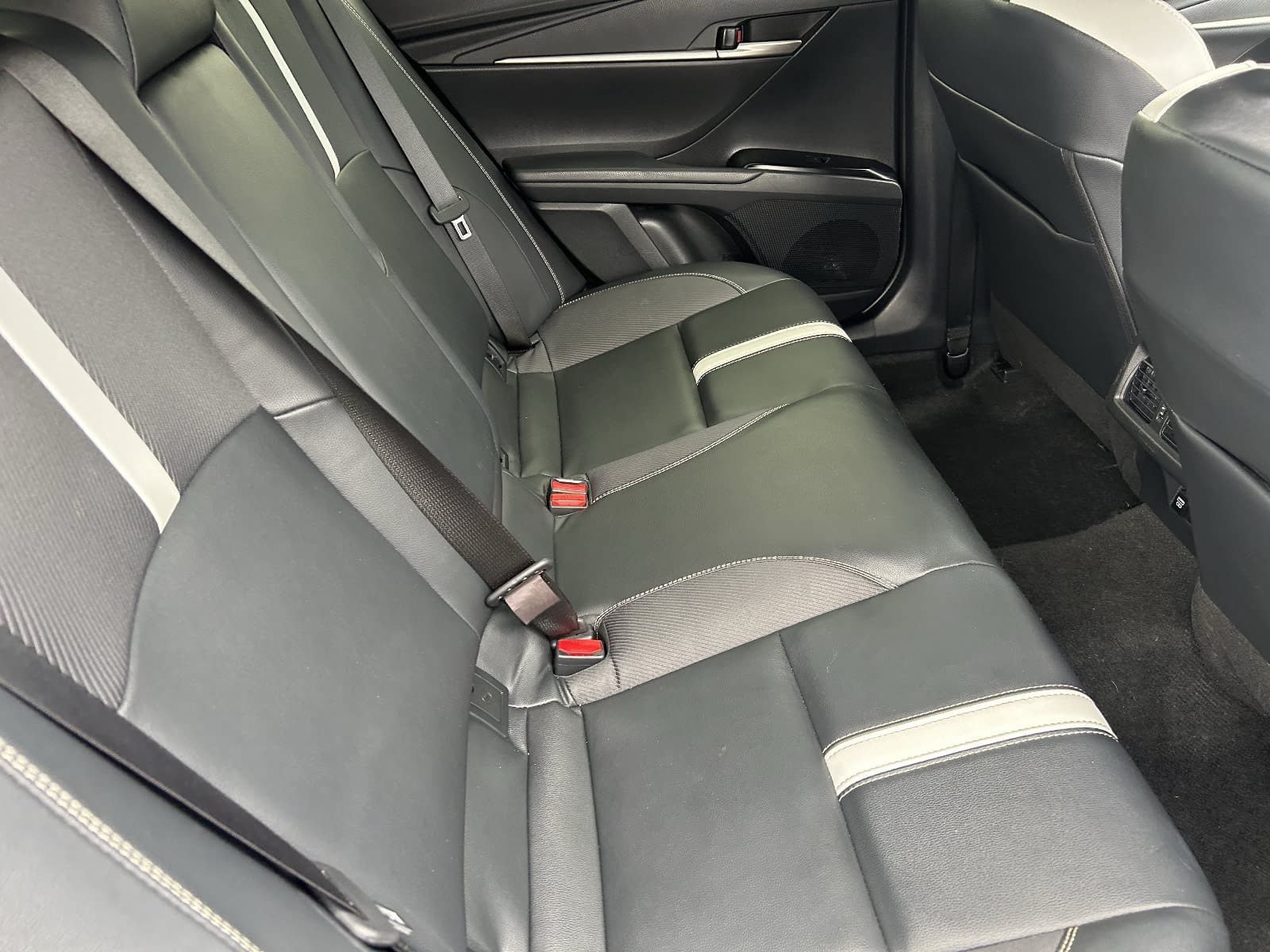 Used 2025 Toyota Camry SE FWD image 16