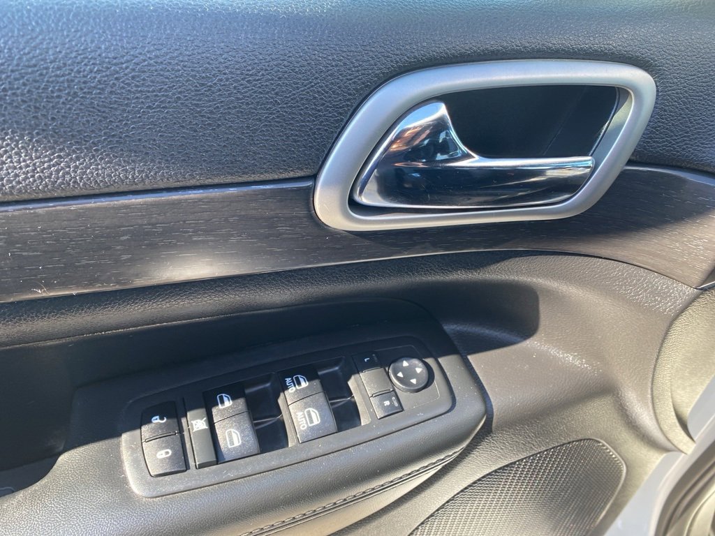 Used 2018 Jeep Grand Cherokee Altitude image 22