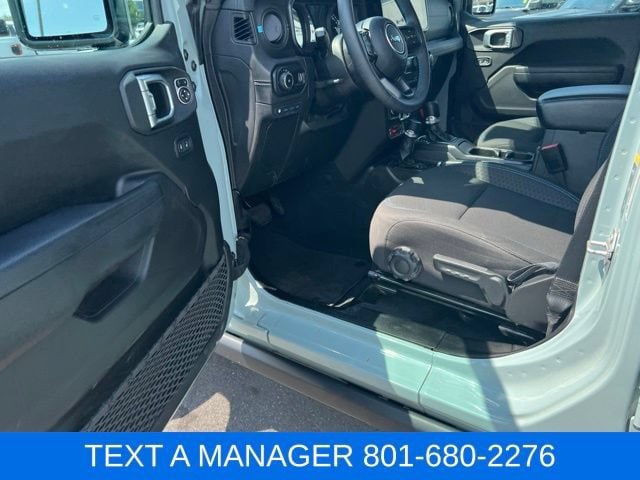 Used 2024 Jeep Wrangler Unlimited Rubicon 4xe w/ Capability Package AWD/4WD image 18
