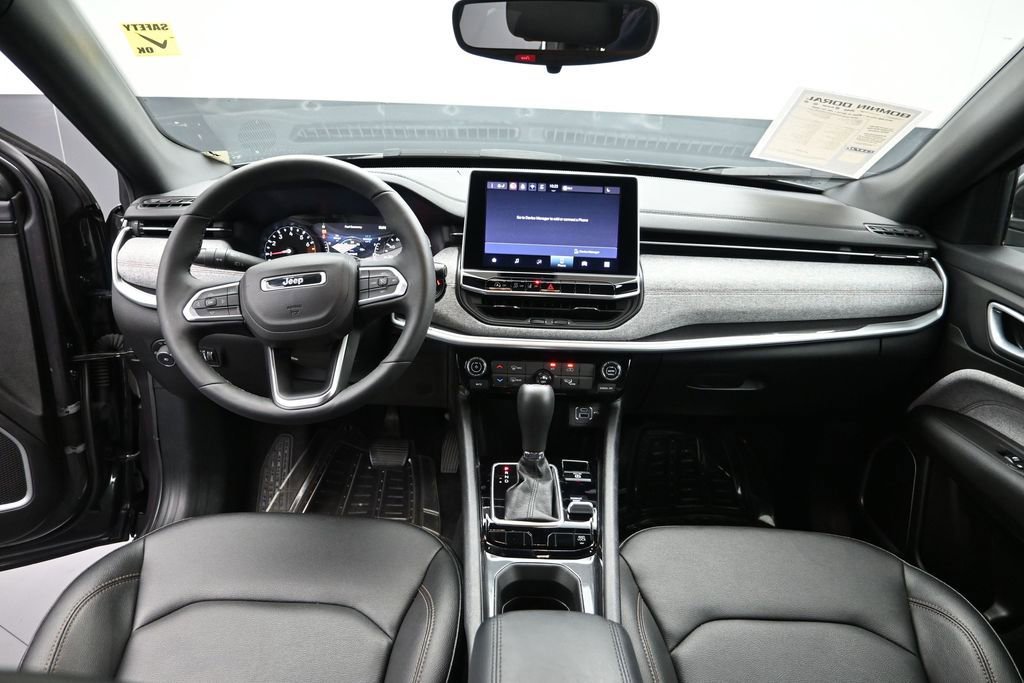 Used 2024 Jeep Compass Latitude AWD/4WD image 19