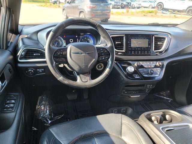Used 2020 Chrysler Pacifica Touring-L Plus FWD image 19