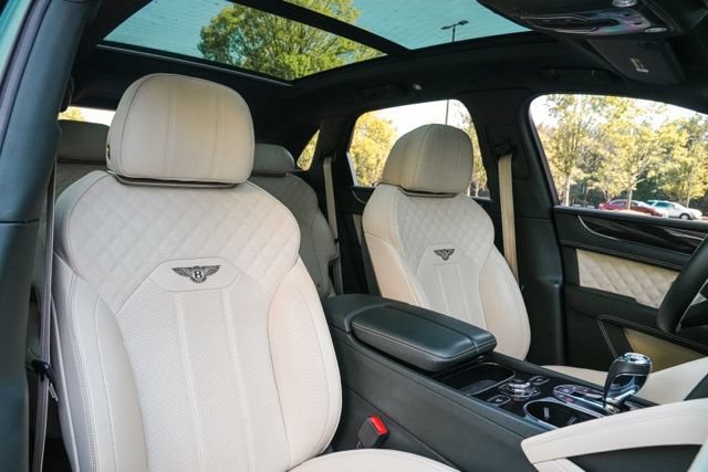 Used 2022 Bentley Bentayga AWD/4WD image 54