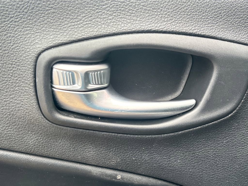Used 2019 Jeep Compass Limited FWD image 7