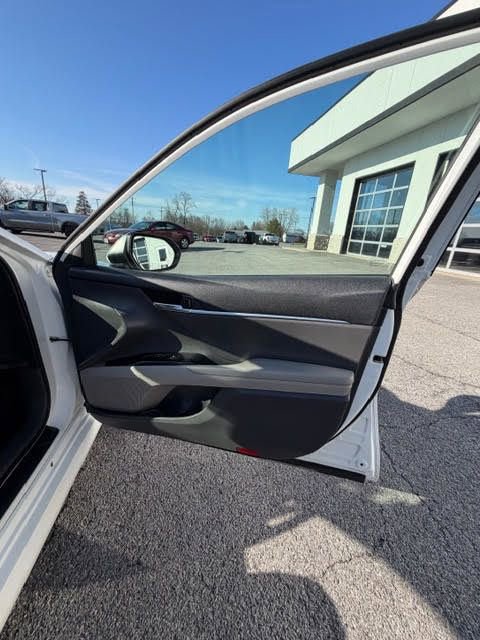Used 2020 Toyota Camry LE w/ Convenience Package FWD image 13