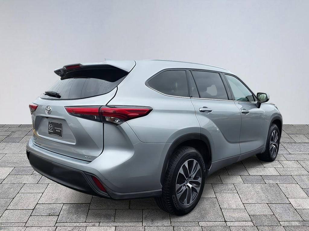 Used 2022 Toyota Highlander XLE image 7