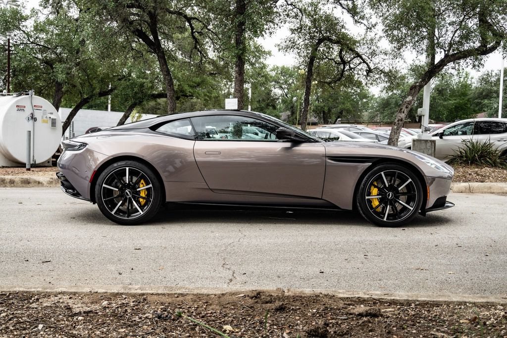 Used 2023 Aston Martin DB11 Coupe RWD image 4