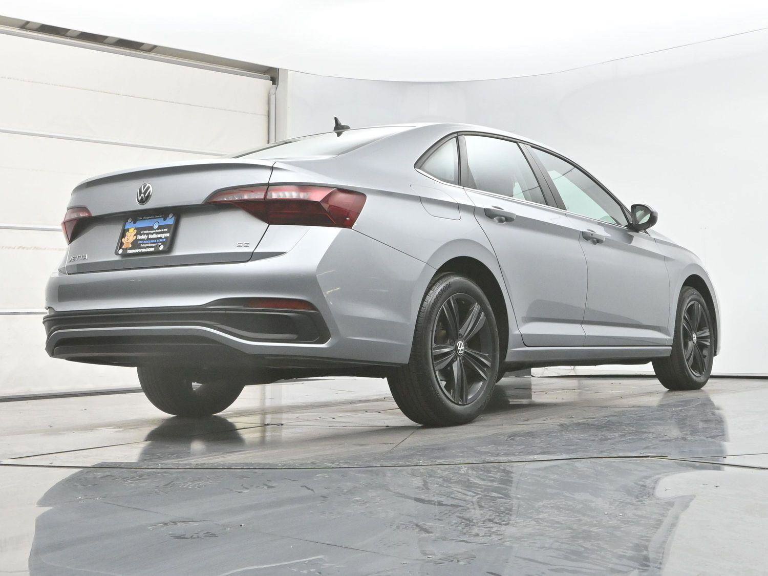 Used 2023 Volkswagen Jetta SE FWD image 31