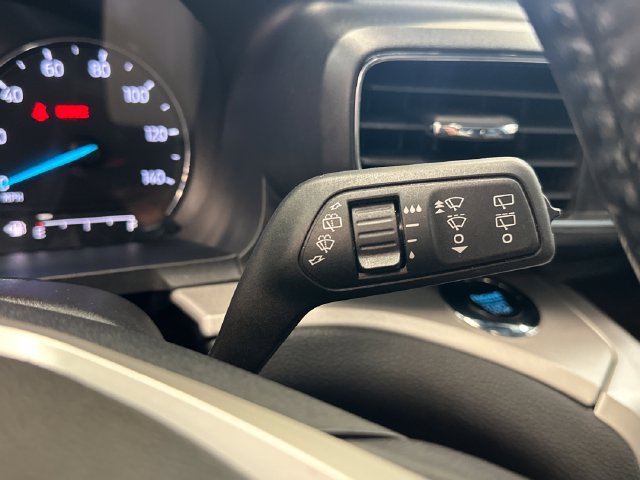 Used 2023 Ford Explorer XLT w/ Equipment Group 202A AWD/4WD image 39