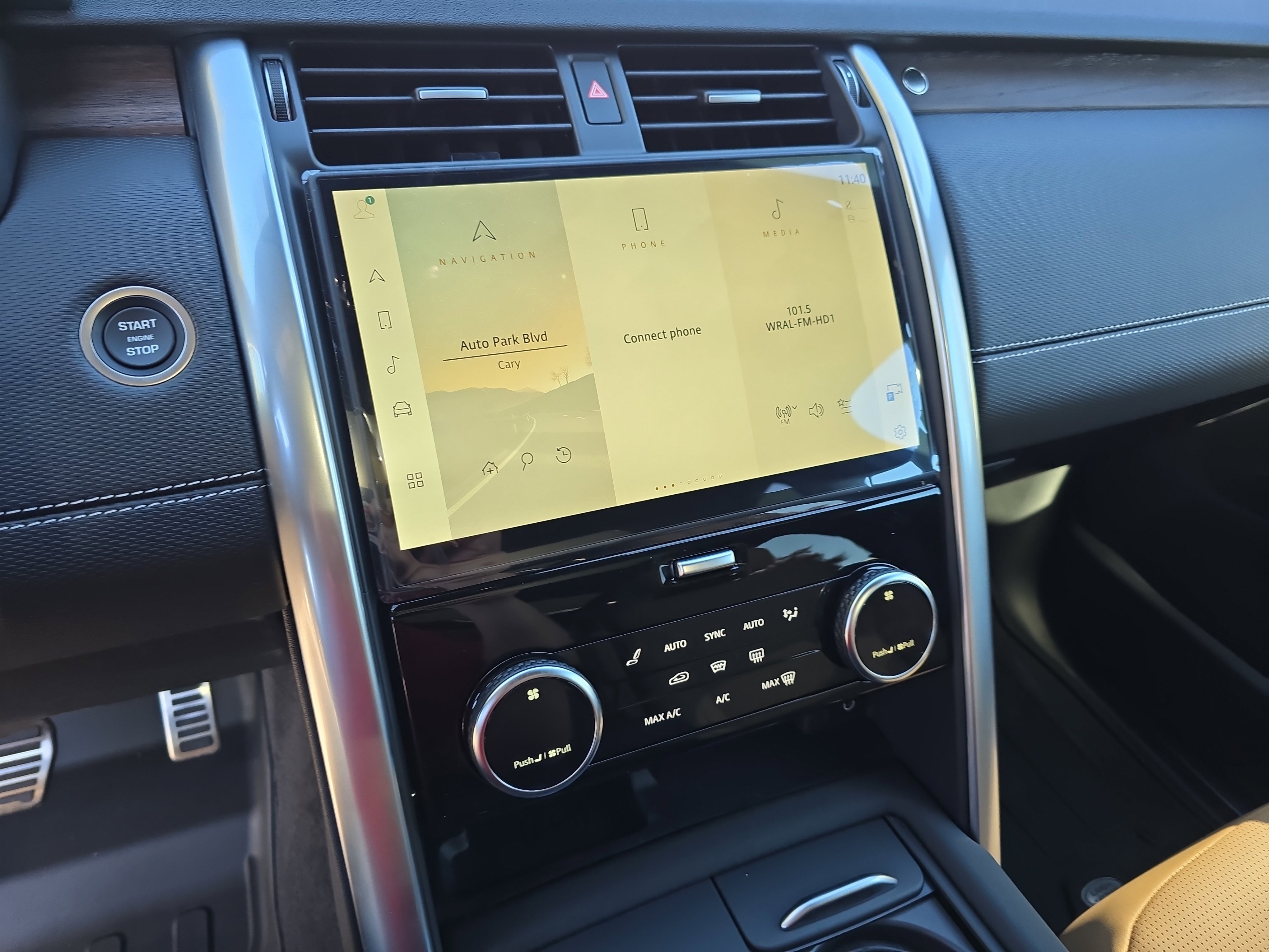New 2026 Land Rover Discovery Dynamic SE image 20